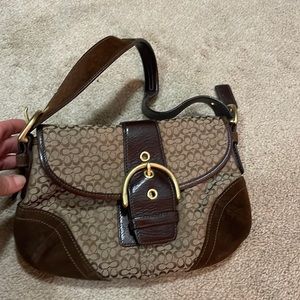 Coach shoulder bag. Brown suede and logo